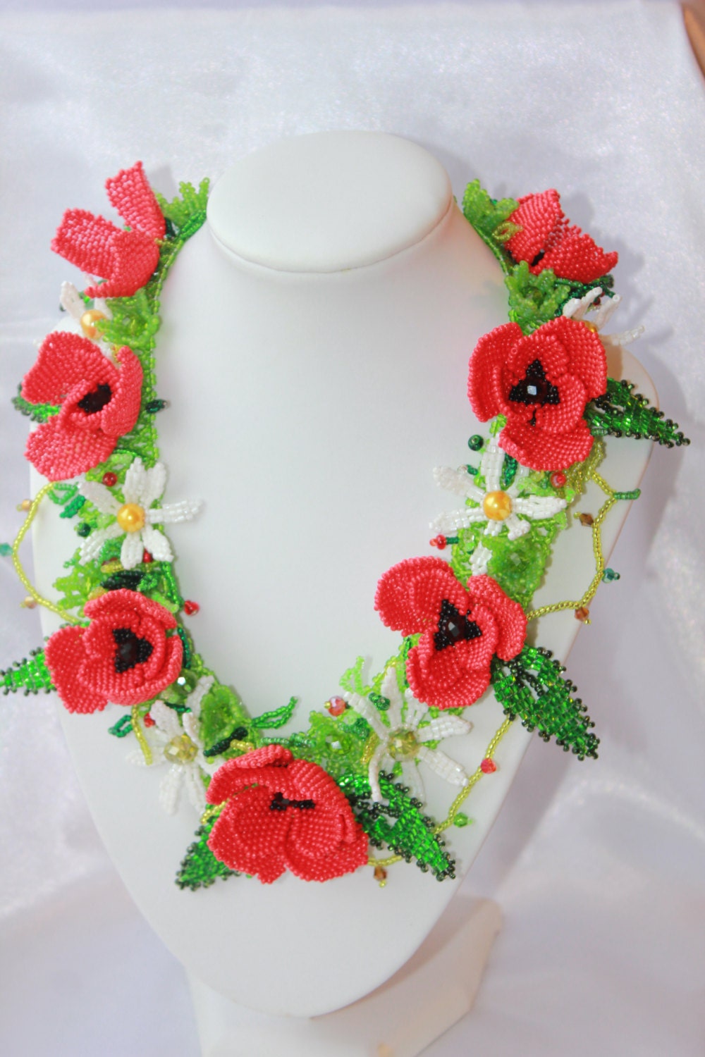 Red poppy and daisy necklace~floral choker collar~unique gifts for women~seed bead statement jewelry~bride floral headpiece~anniversary gift