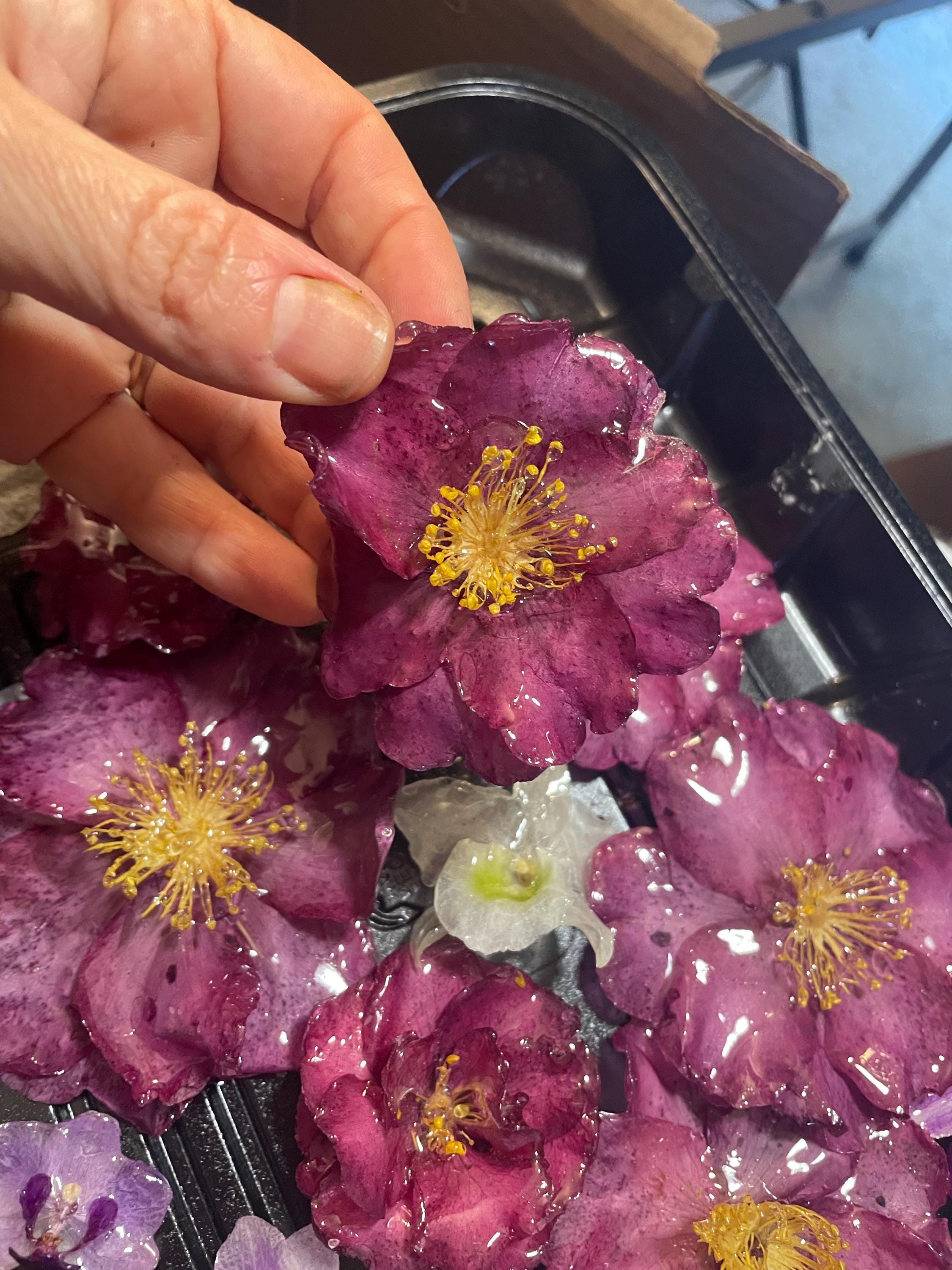 Real Camellia Flower Wedding Brooch - Glamorous Statement Pin for Brides / Grooms  Special Occasion Resin Jewelry