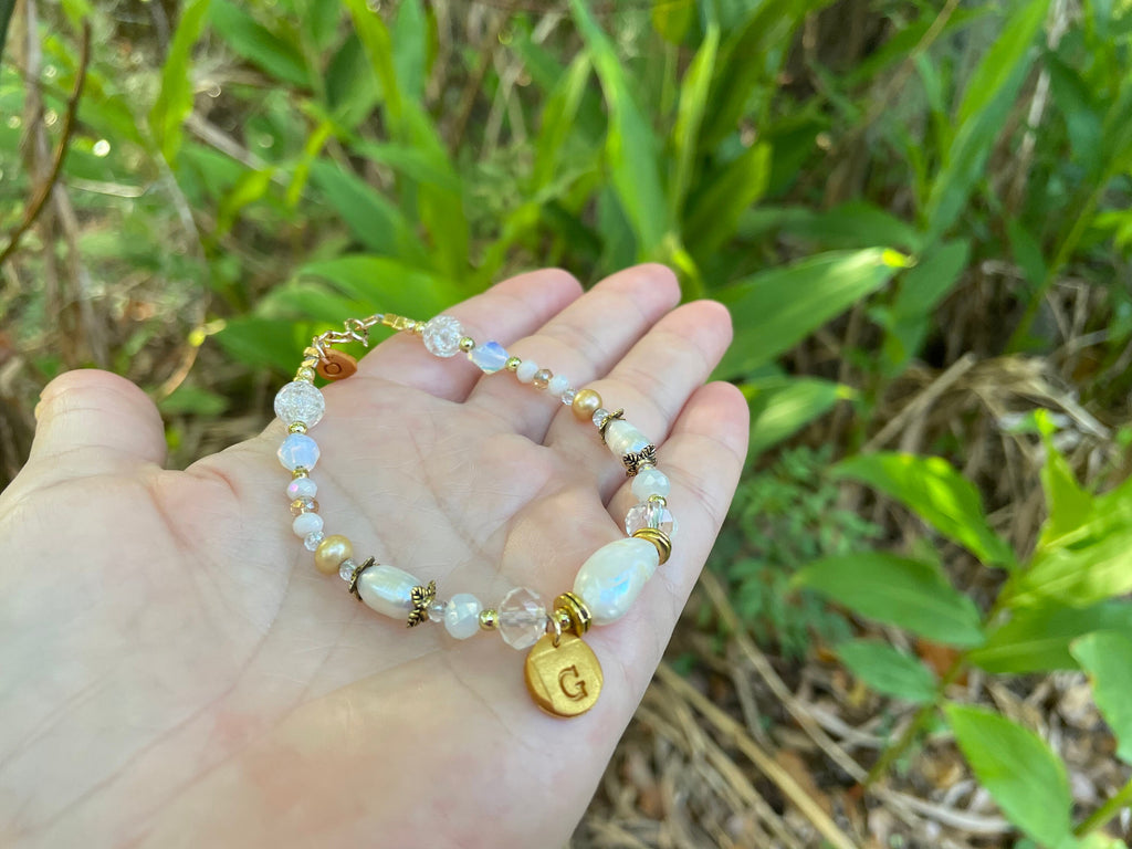 Personalized Charm Bracelet, Custom Pearl Bangle For Mom, Mother's Gift, Initial Bracelet, Family Bracelet, Bridesmaids Gift, Teacher gifts