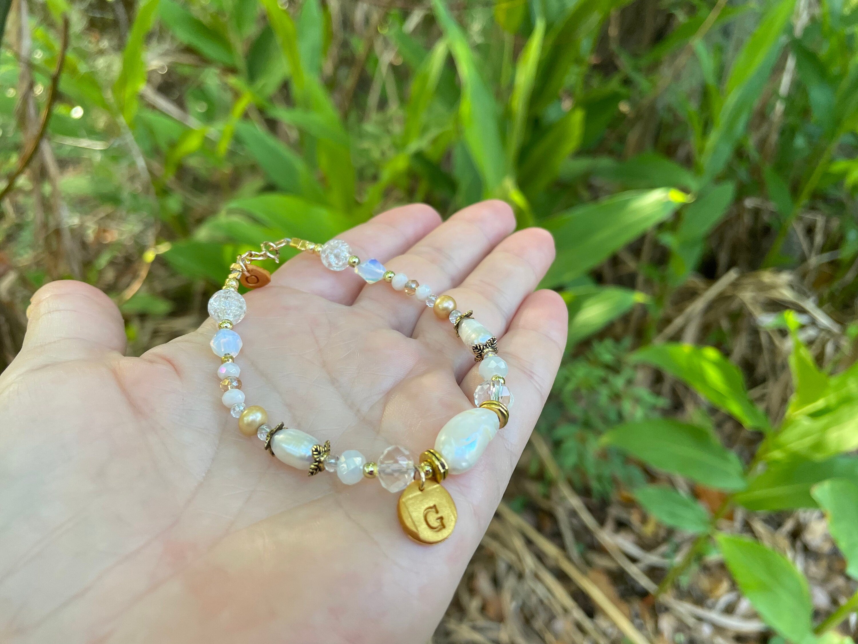 Personalized Charm Bracelet, Custom Pearl Bangle For Mom, Mother's Gift, Initial Bracelet, Family Bracelet, Bridesmaids Gift, Teacher gifts