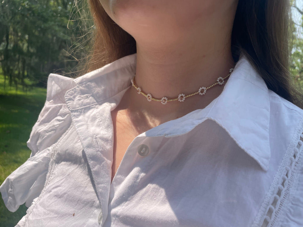 Flower choker Daisy necklace  Minimalist beaded choker necklace seed bead choker handmade choker necklace for women dainty bridal choker