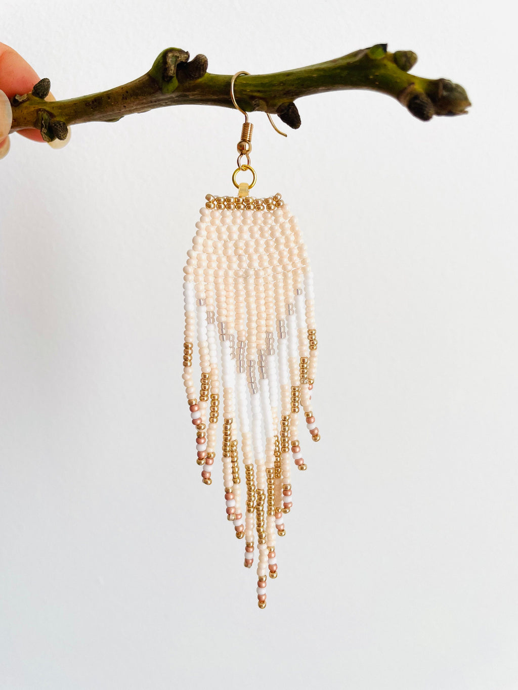 Fall autumn wedding Native American style seed bead earrings beige gold white, native style beaded earrings, modern boho fringe earrings
