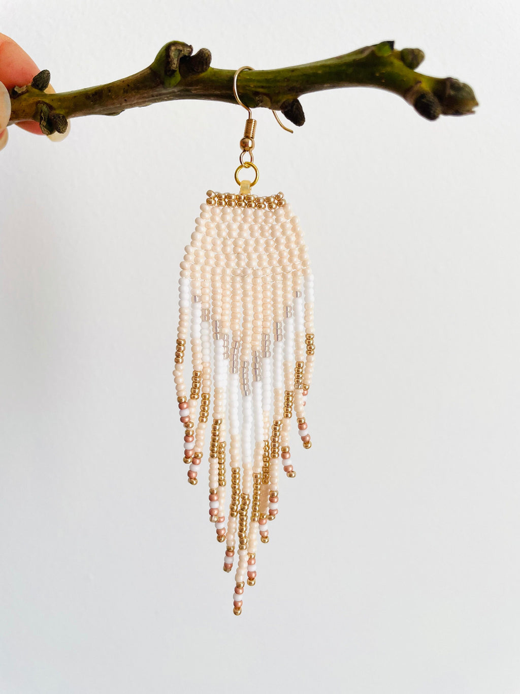 Fall autumn wedding Native American style seed bead earrings beige gold white, native style beaded earrings, modern boho fringe earrings