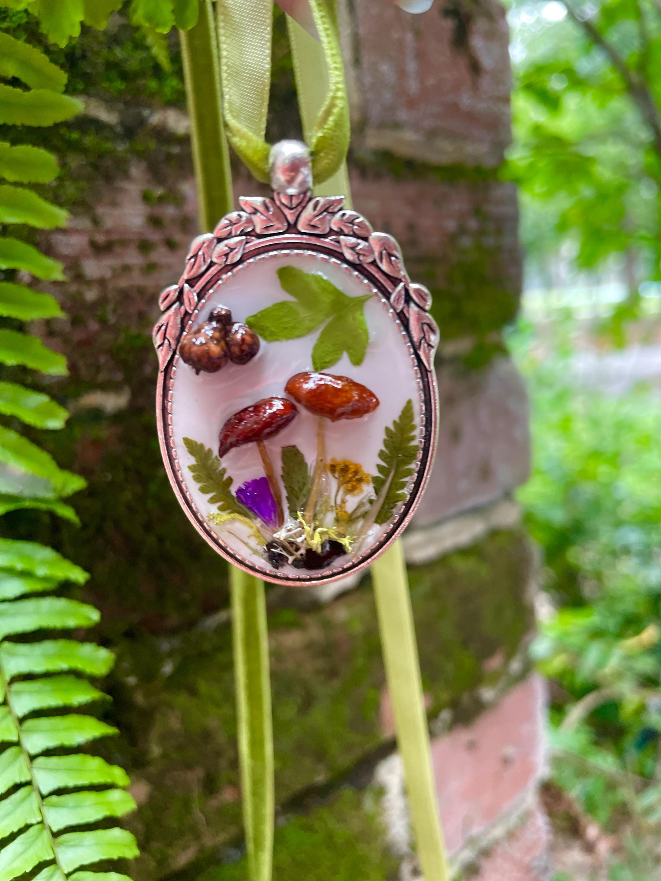 Renaissance Fair Charm Necklace Real Mushroom Flowers Acorn Vintage Style Statement Jewelry Fairycore Resin Antique Velvet Ribbon Choker