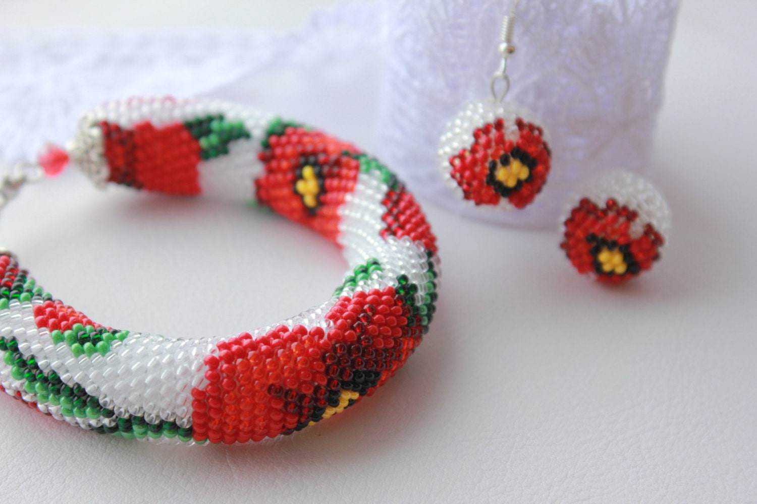 Mothers day gift red poppies bracelet, red flower bracelet mom, floral bracelet beaded for bridesmaid, jewelry for bride, wife birthday gift