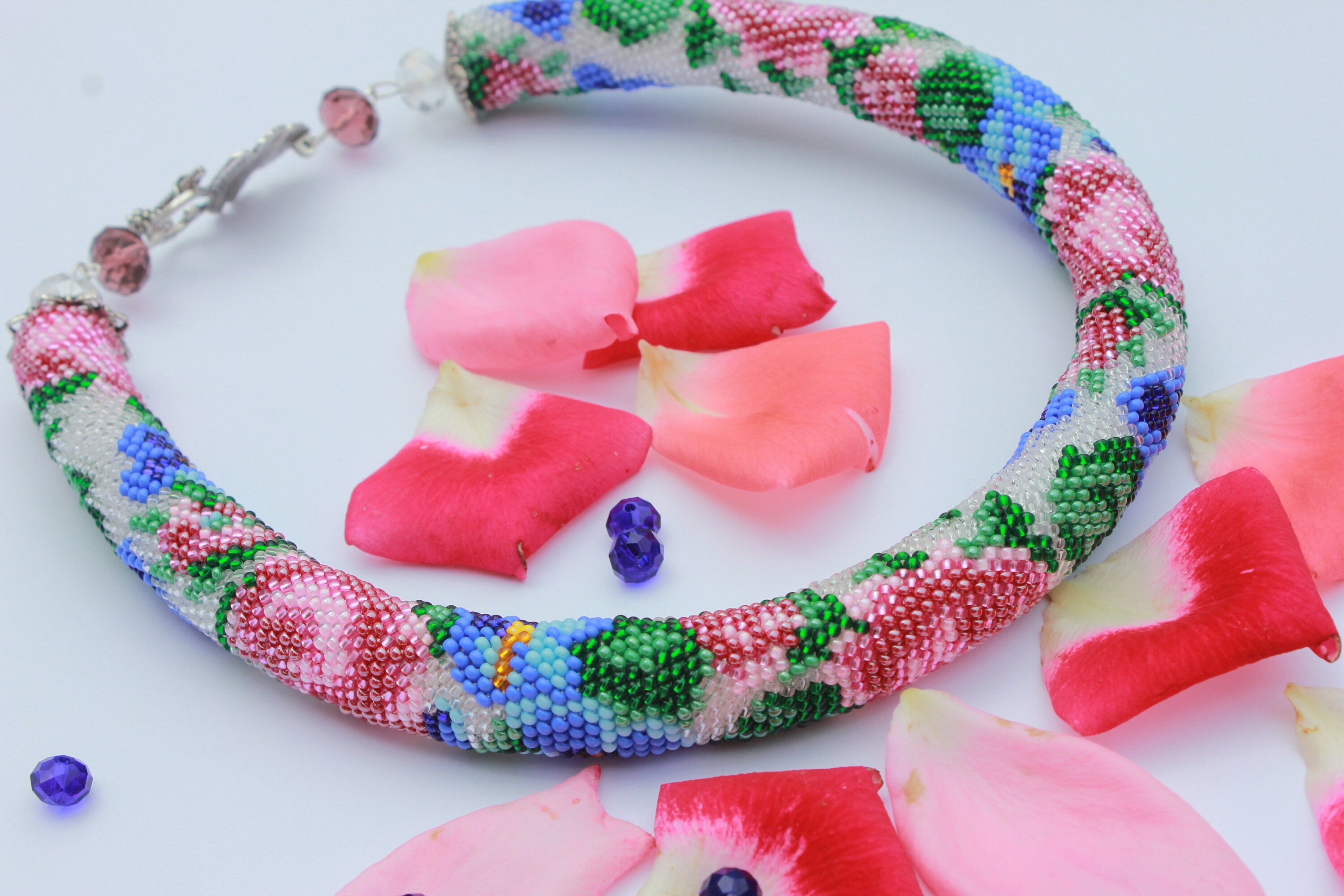 Pink roses necklace~mother of the bride gift~seed bead choker~summer necklace for women~birthday jewelry for her~romantic present for wife~