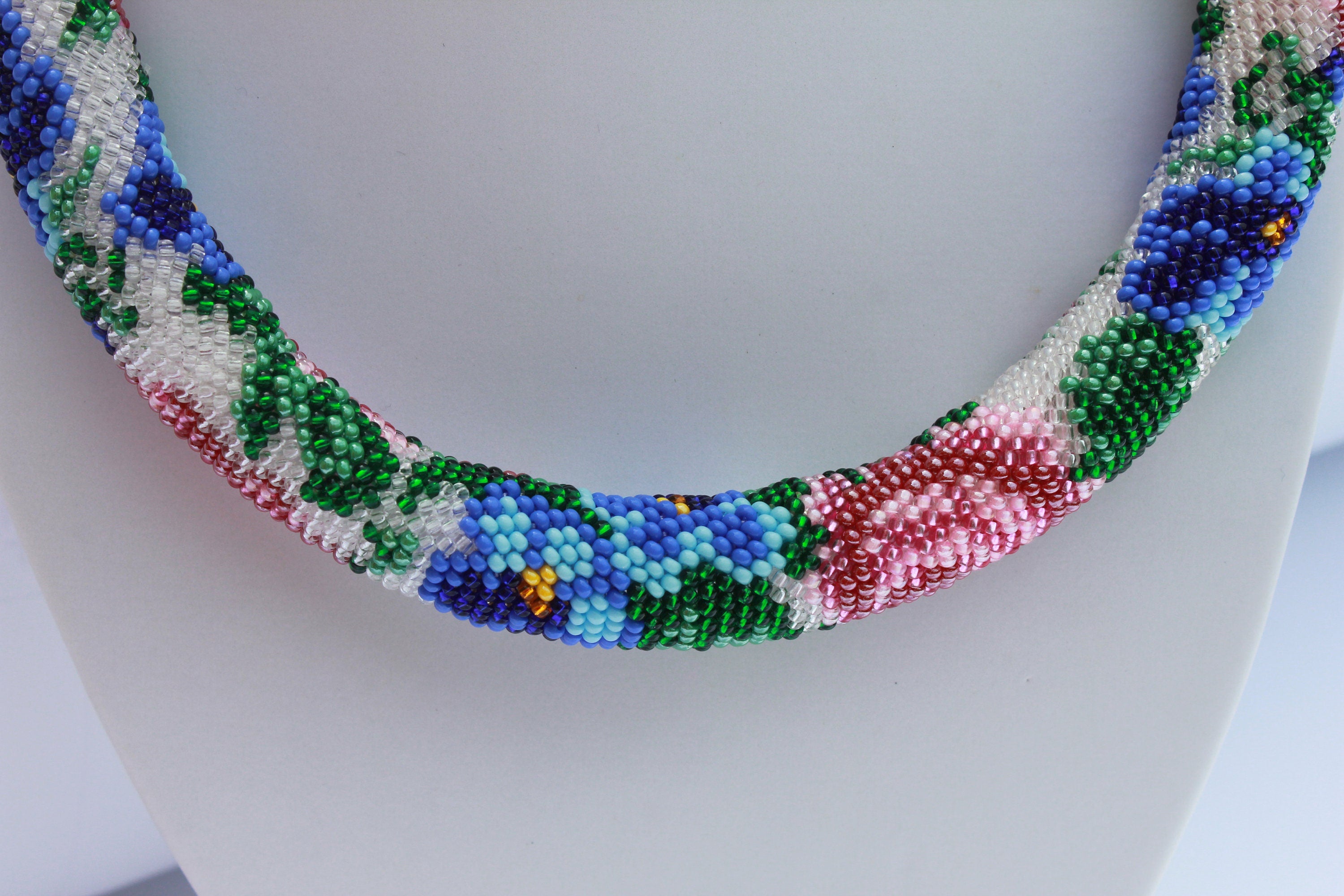 Pink roses necklace~mother of the bride gift~seed bead choker~summer necklace for women~birthday jewelry for her~romantic present for wife~