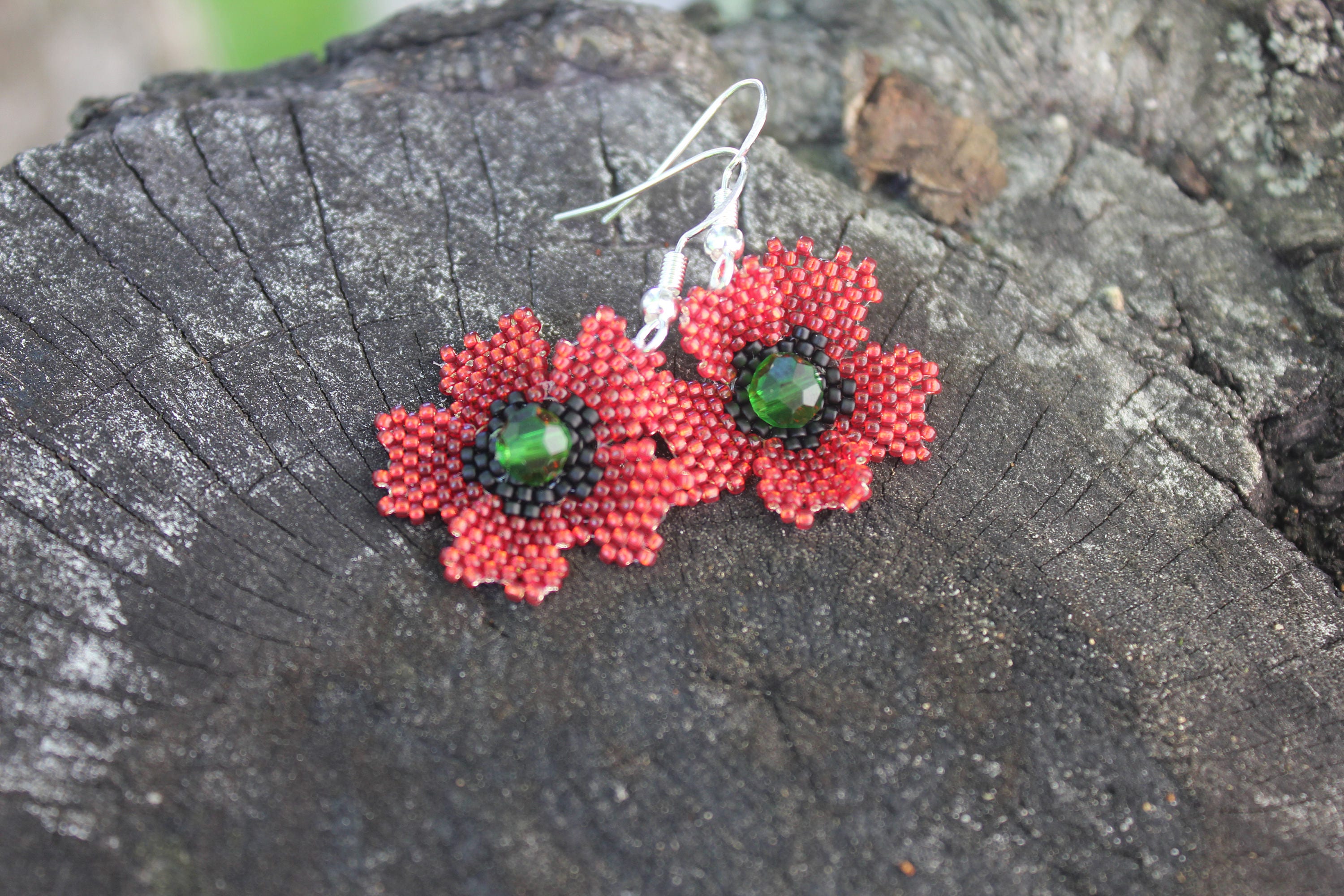 Red poppy earrings, Red Flower Earrings, Red Dangling Earrings, Beaded Flower Earrings, handmade Drop Earrings, modern beadwork jewelry mom