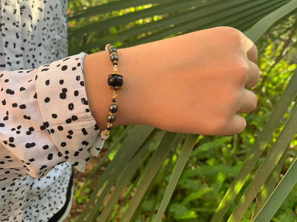 Minimalist beaded choker necklace with onyx hematite, black and gold beaded necklace, seed bead choker, handmade choker necklace for women