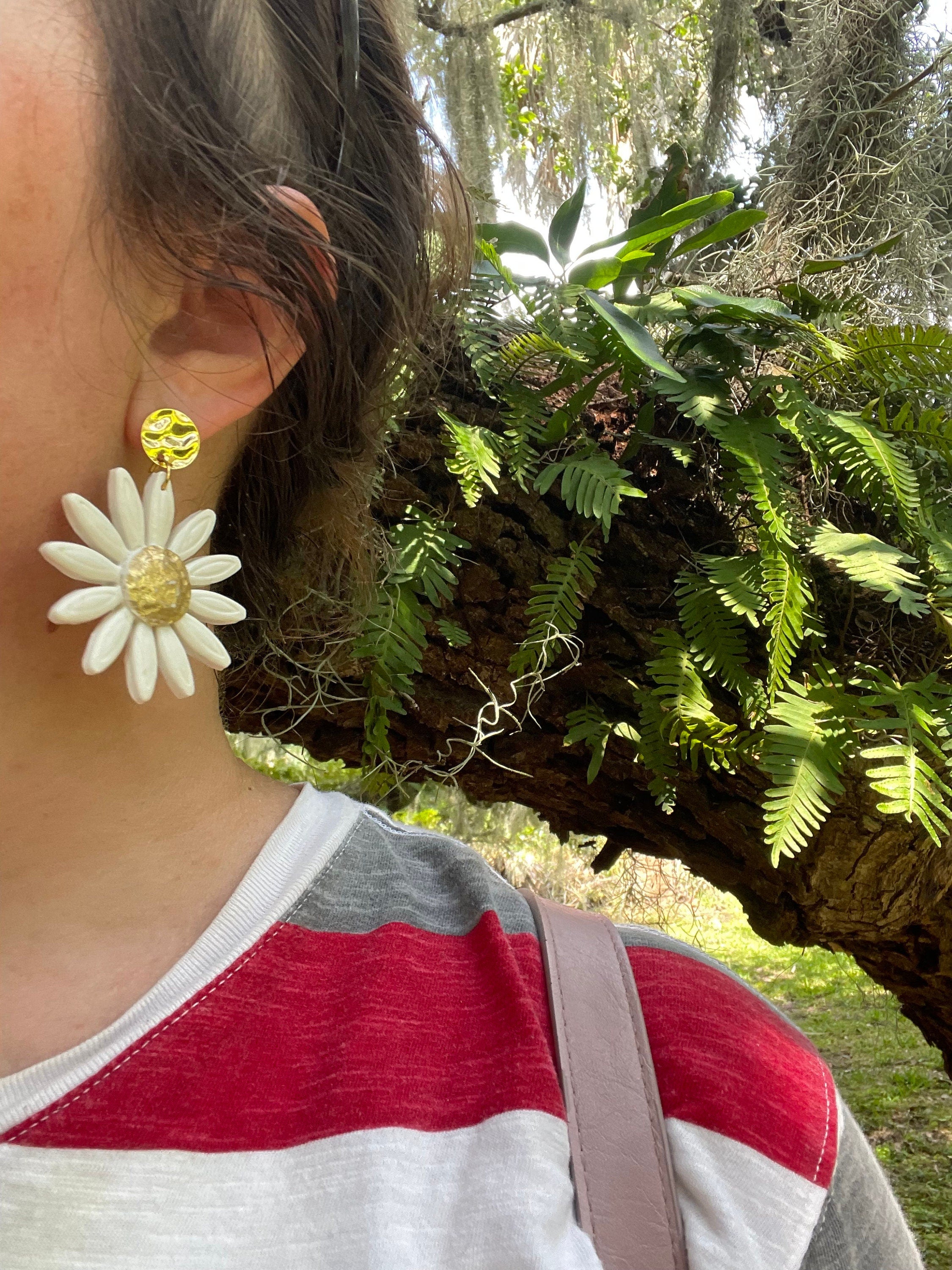 Polymer clay daisy earrings, bridesmaid jewelry, white flower earrings for bride, double daisy earrings