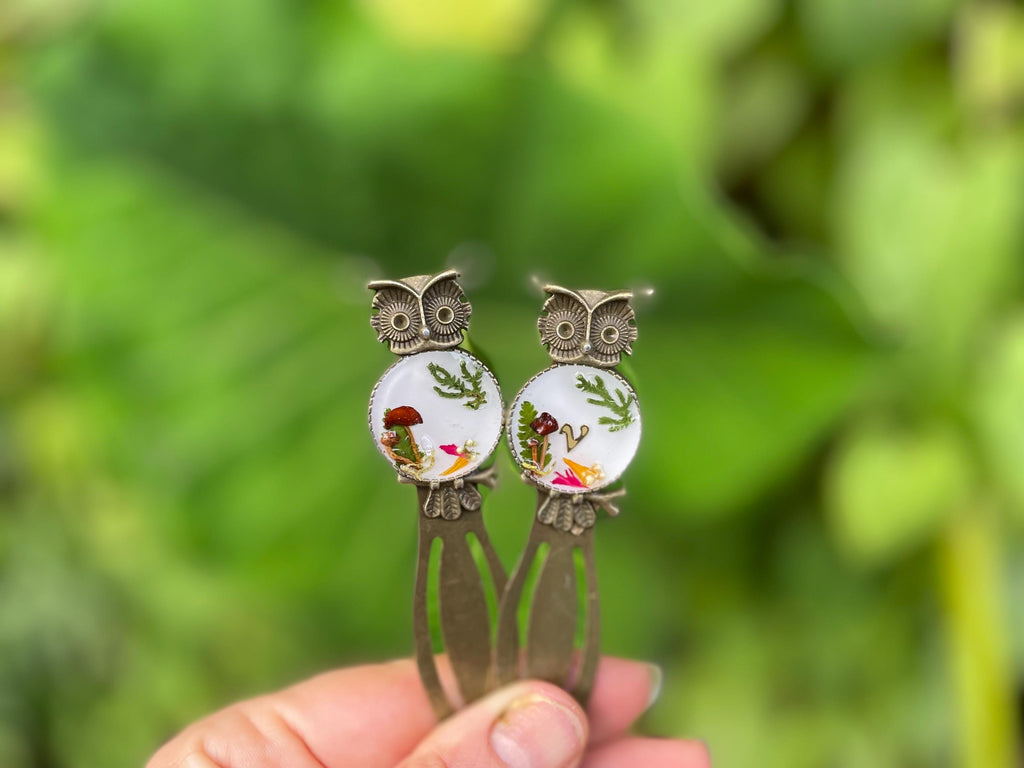 Personalized Metal Cat Bookmark: Custom Initial Pressed Flower Mushroom Book lover Galentine gift