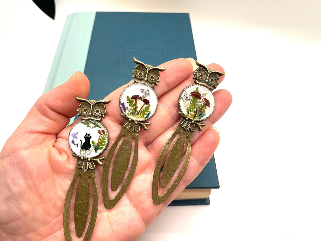 Personalized Cat Dog Bookmark with Real Mushrooms & Flowers | Custom Metal Initial Book Lover Gift