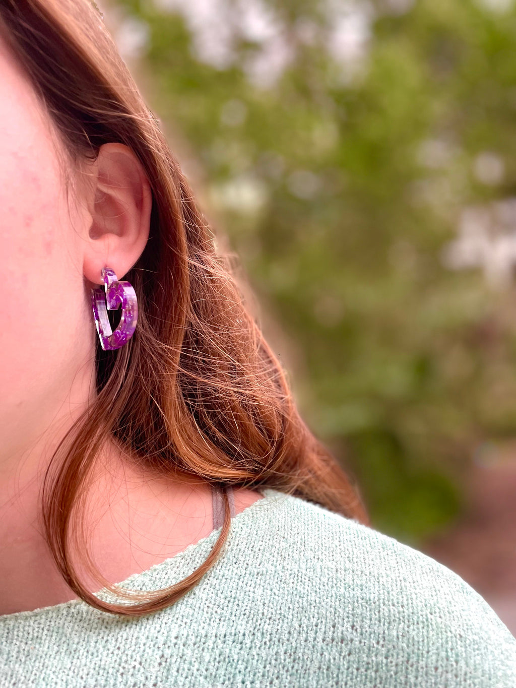 Purple pressed flower heart shape huggie hoop earrings mothers day gift for her birth flower resin heart hoop earrings for bridesmaid gift
